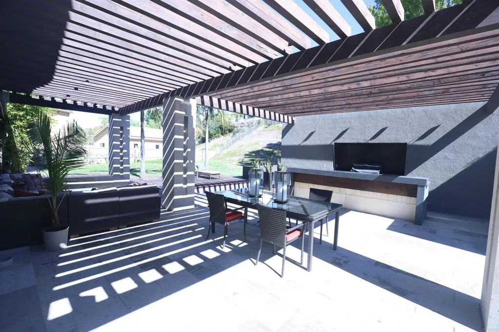 https://cdn.realtyfeed.com/cdn/127/306573075/2ca053b49a38c86a6d7a4a613b9387bf.webp