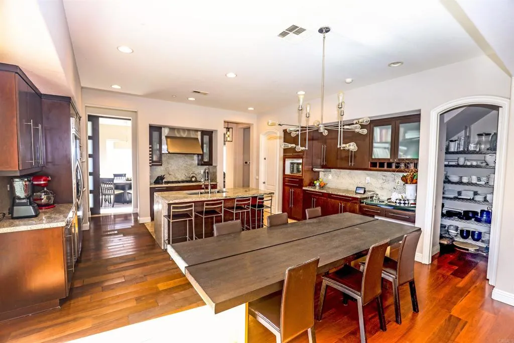 https://cdn.realtyfeed.com/cdn/127/306573075/ea4c2994083b066cd6dab520087dcf6d.webp