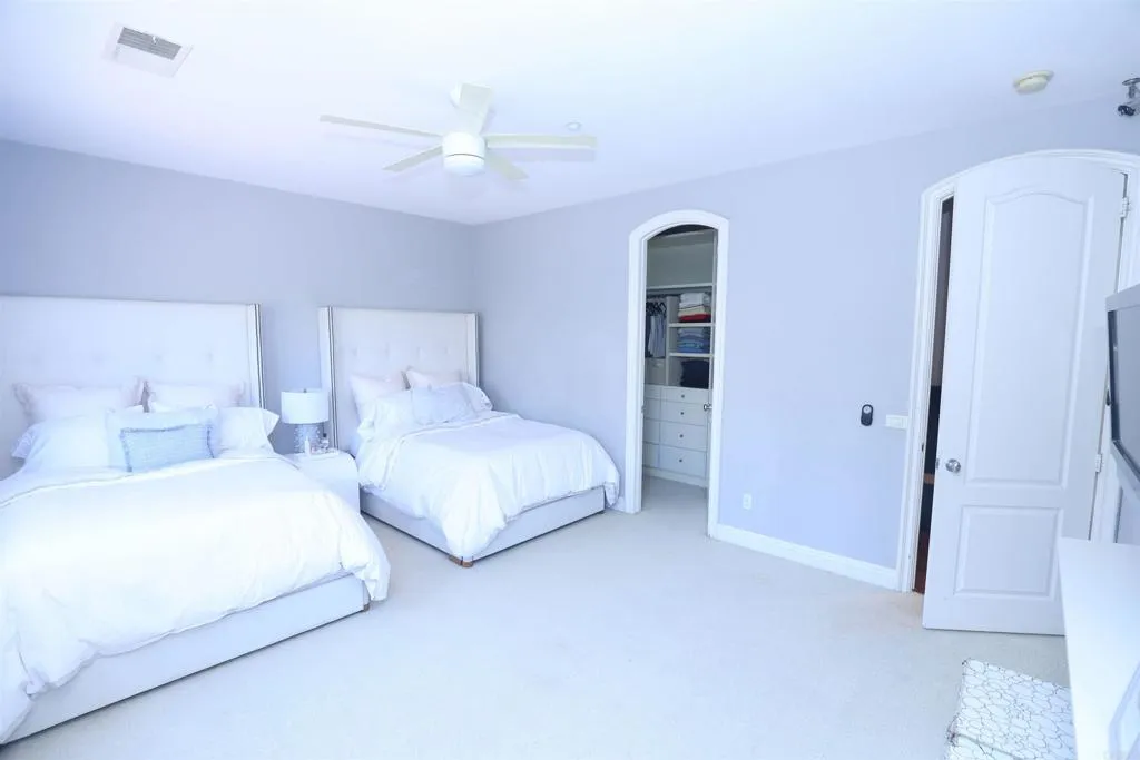 https://cdn.realtyfeed.com/cdn/127/306573075/f214ab8e74b8ed11efb75ee9a75adf17.webp
