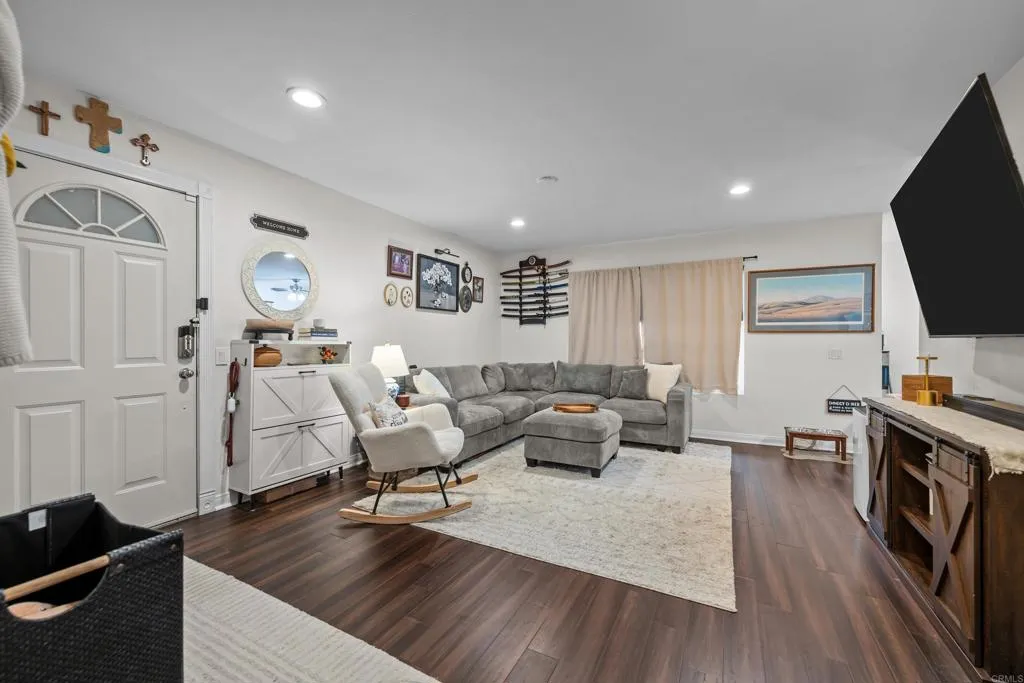 https://cdn.realtyfeed.com/cdn/127/306573080/782e19c794bcb147e080a3e86057f95e.webp