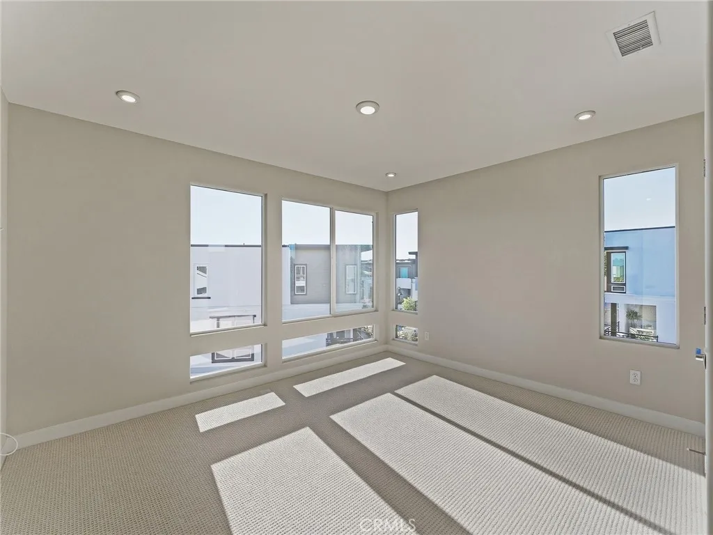 https://cdn.realtyfeed.com/cdn/127/306573095/9890774cd4213bf27169e0fe60c601e0.webp