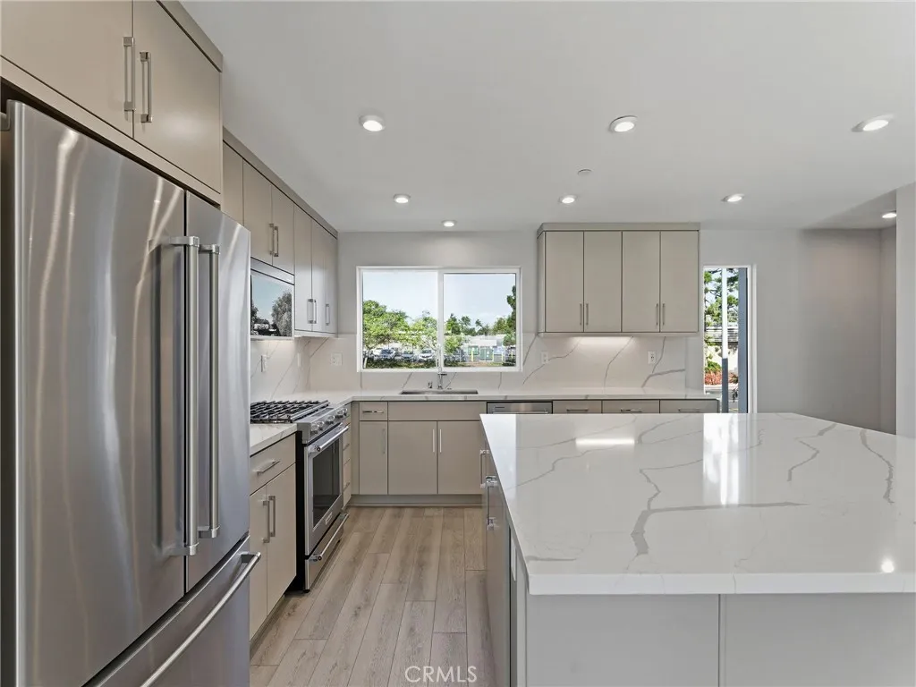 https://cdn.realtyfeed.com/cdn/127/306573095/eca4af9b9480aa1130c07600ac182c12.webp