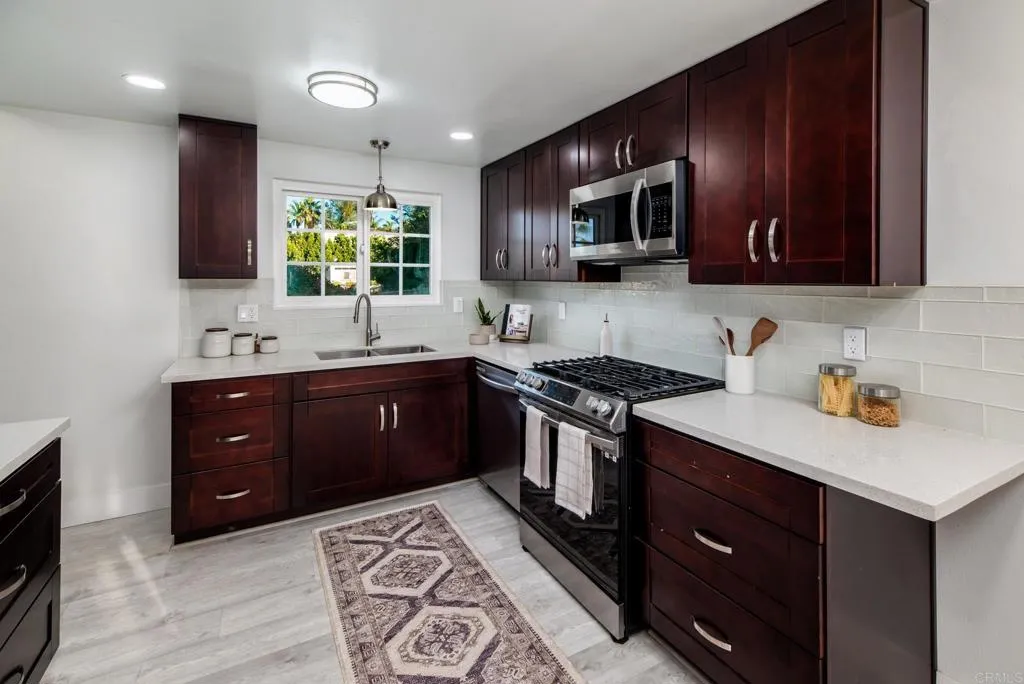https://cdn.realtyfeed.com/cdn/127/306573180/10c8d6c7f9faa2baffdce5afa6eaa765.webp