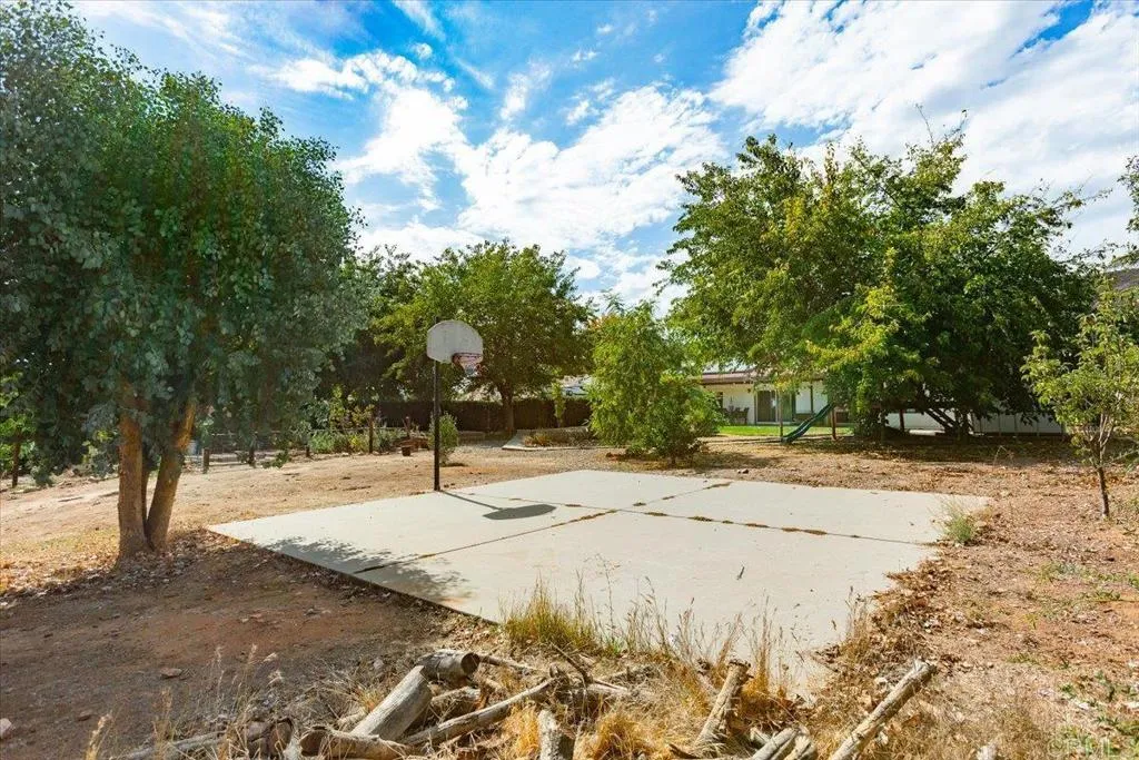 https://cdn.realtyfeed.com/cdn/127/306573202/6b03548d97f229761dadf642618b1361.webp