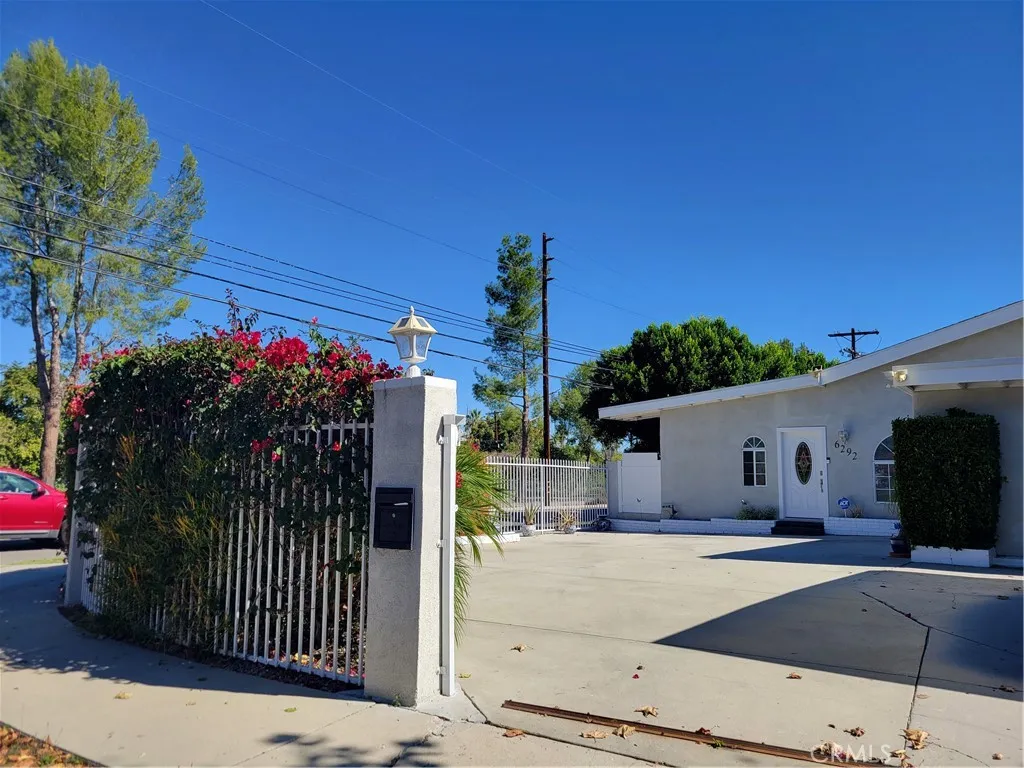 Woodland Hills, CA 91367