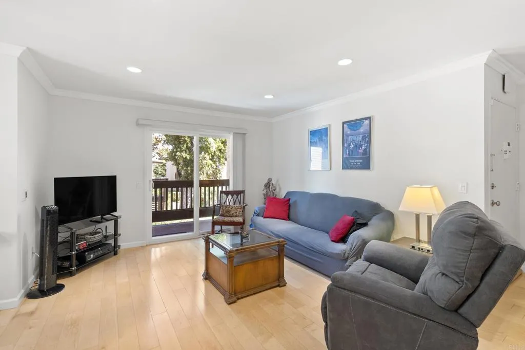 https://cdn.realtyfeed.com/cdn/127/306573541/366e2d1351e4a33551650cadedf1dfaa.webp