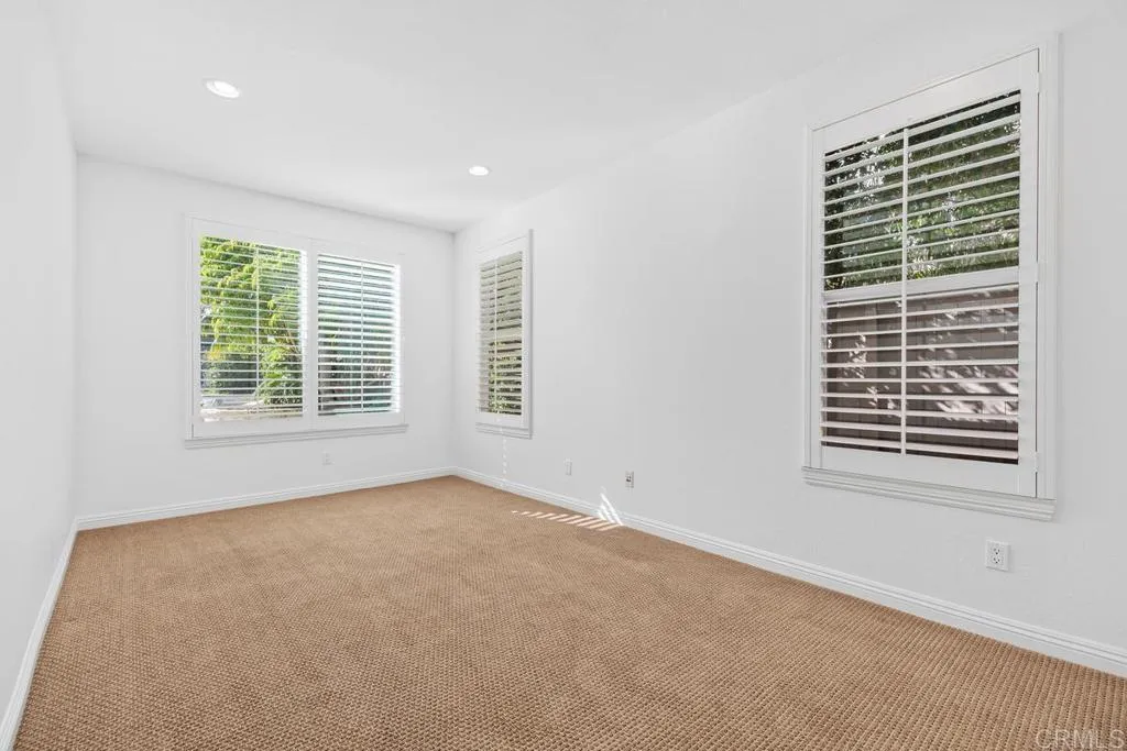 https://cdn.realtyfeed.com/cdn/127/306573584/5dbe3df43f4e9bc9e718e5e7f79f3f3e.webp