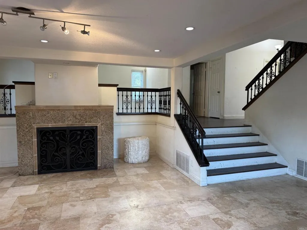 https://cdn.realtyfeed.com/cdn/127/306573592/097b158d6ea0c3db7fcf7c89b3924f29.webp