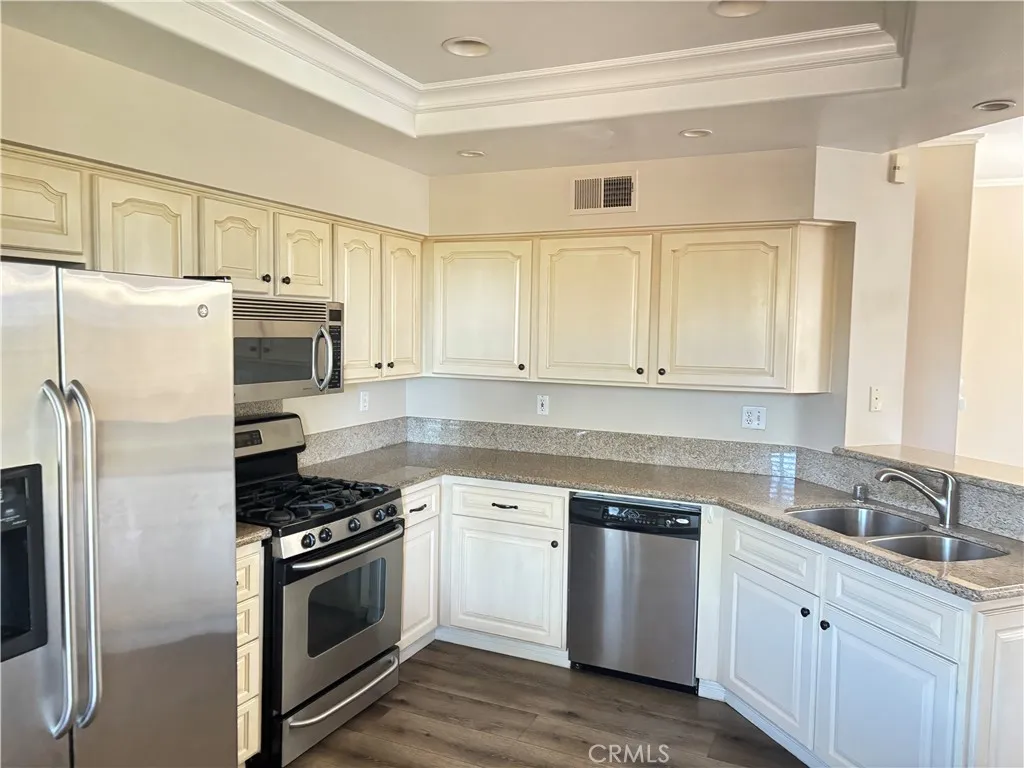 Lake Forest, CA 92610