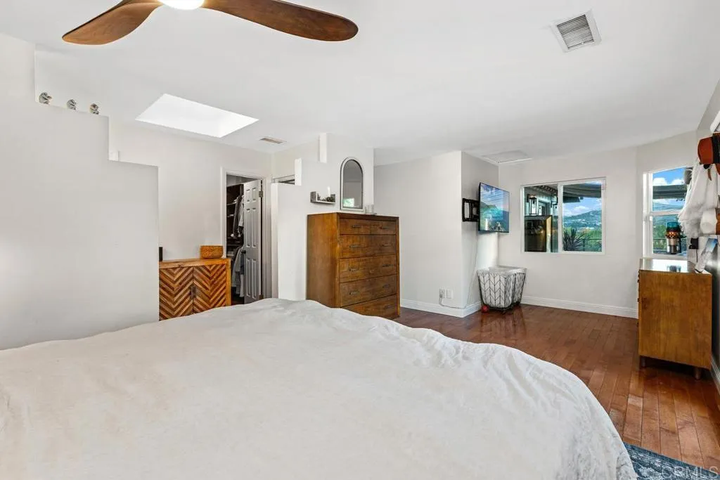 https://cdn.realtyfeed.com/cdn/127/306573669/3bfa1ce6cc5647404772fb583f89893b.webp