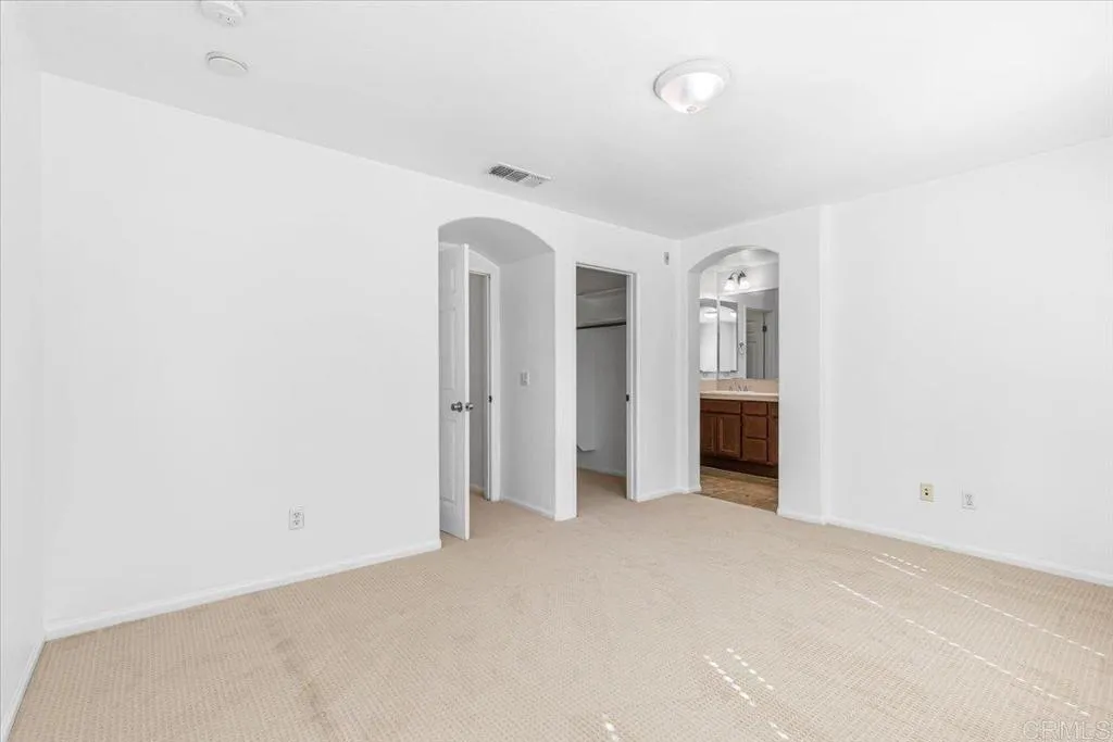 https://cdn.realtyfeed.com/cdn/127/306573672/658d65a9706fddbe7349510082409a96.webp