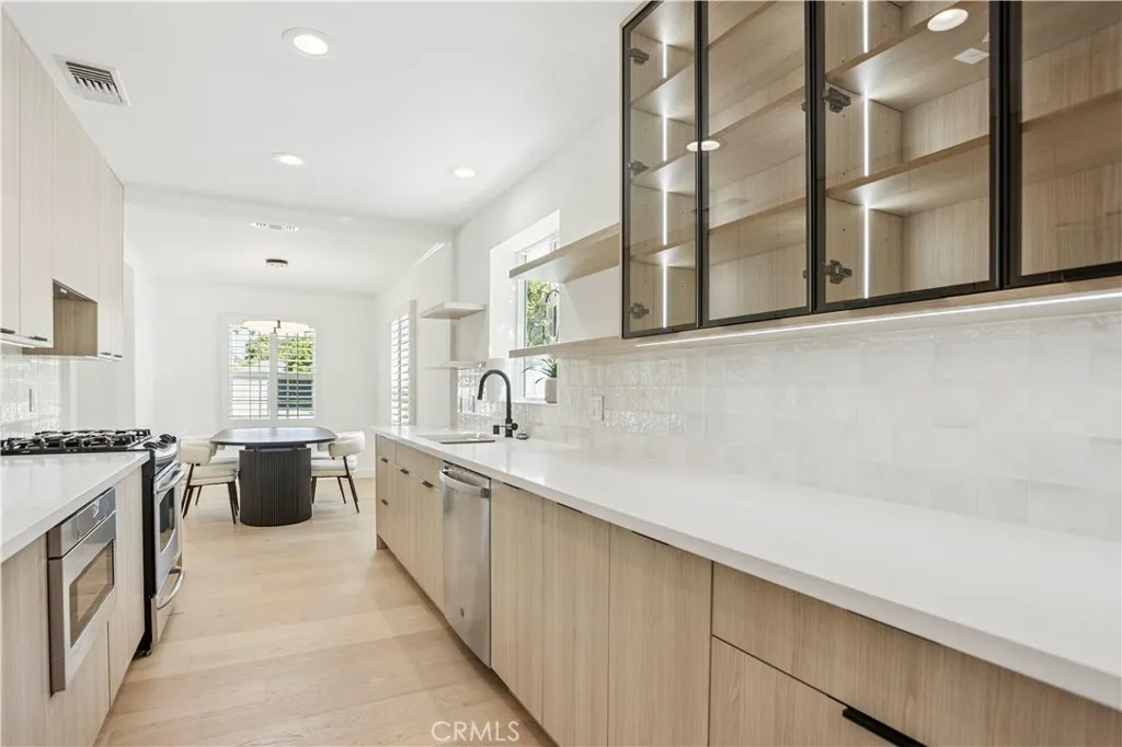 Sherman Oaks, CA 91423