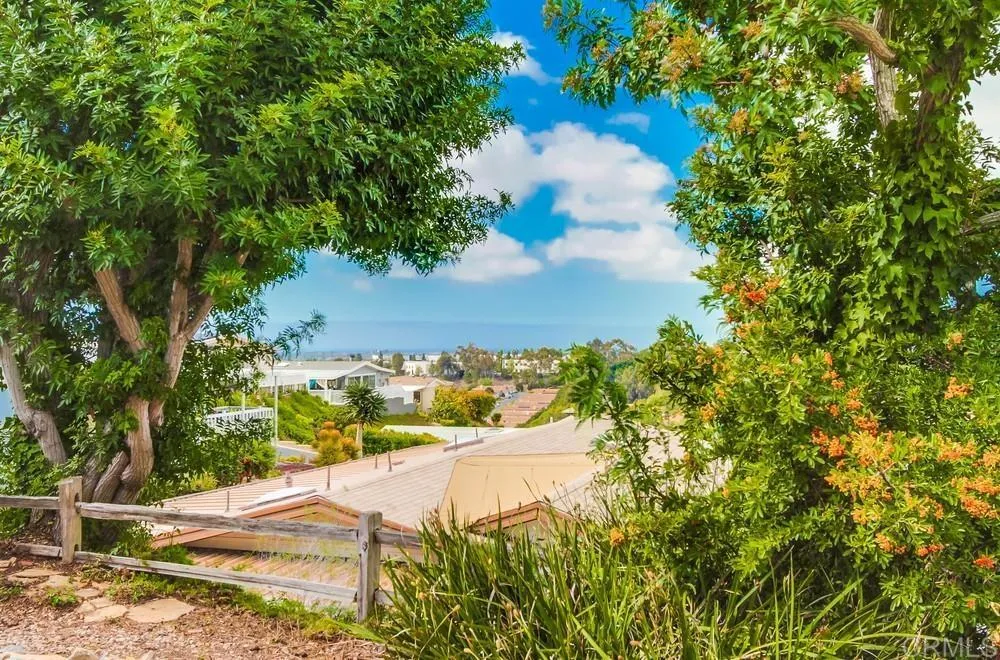 https://cdn.realtyfeed.com/cdn/127/306573721/37382b564afe68d1d6804d68e8d114d5.webp