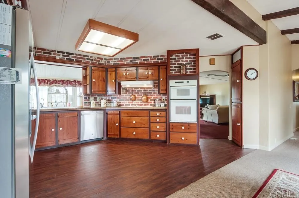 https://cdn.realtyfeed.com/cdn/127/306573721/7a1c479d4bfc3dcb7181e2863fddeddd.webp