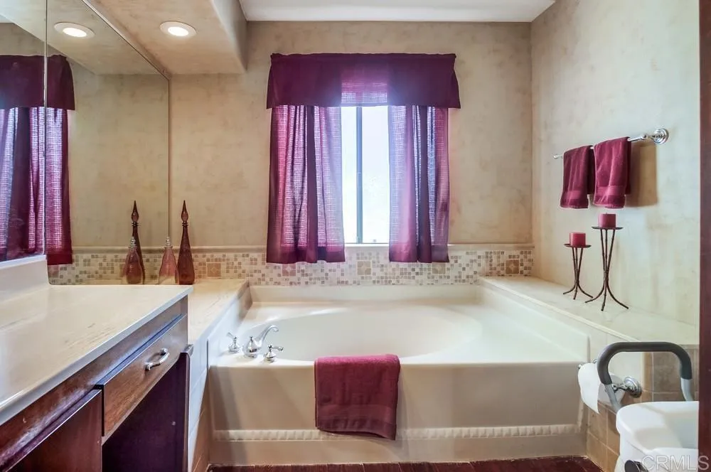https://cdn.realtyfeed.com/cdn/127/306573721/d4f76f5c2cac2d40bccec234633ffdf8.webp