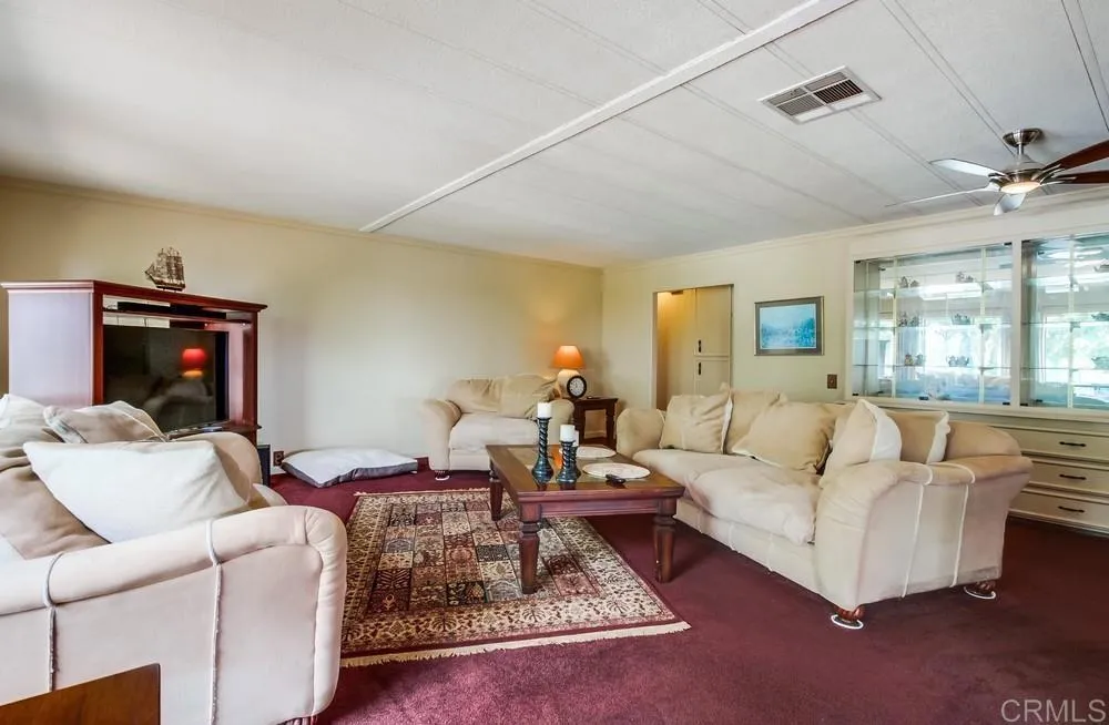 https://cdn.realtyfeed.com/cdn/127/306573721/d6528aeef045bed30ad65f5db93cb328.webp
