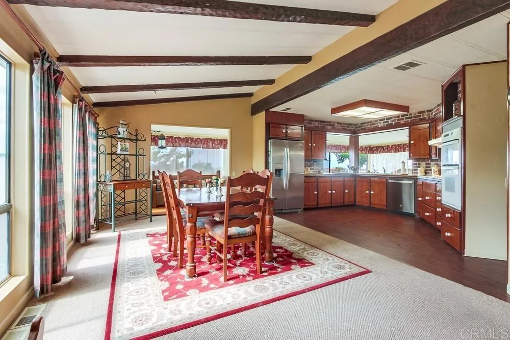 https://cdn.realtyfeed.com/cdn/127/306573721/f98fc00ad367cdbb7cb434bfb74cbbaa.webp