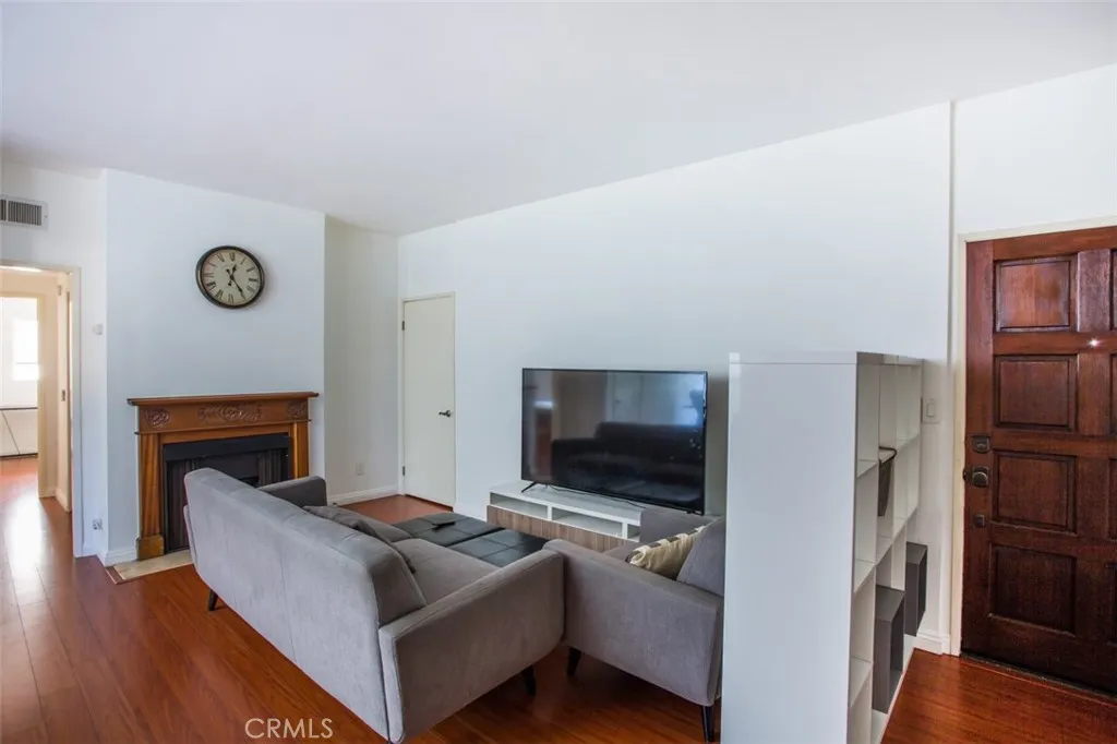 Los Angeles, CA 90066