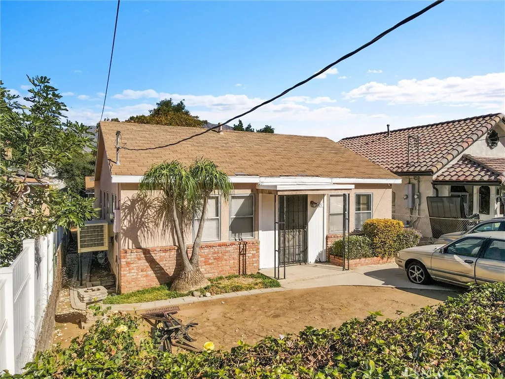 8421 Grenoble, Sunland, CA 91040 - Photo 2 of 27, Sunland, CA