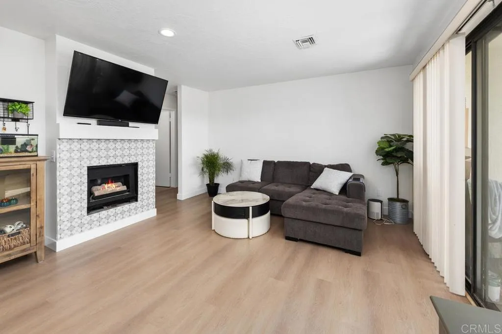 https://cdn.realtyfeed.com/cdn/127/306573890/2a0715d75d61bf8c580f8e04228561de.webp