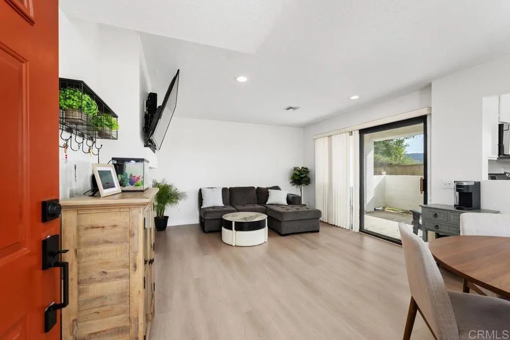 https://cdn.realtyfeed.com/cdn/127/306573890/f32f0bf2926e0c15ef5f06624e5d50d0.webp