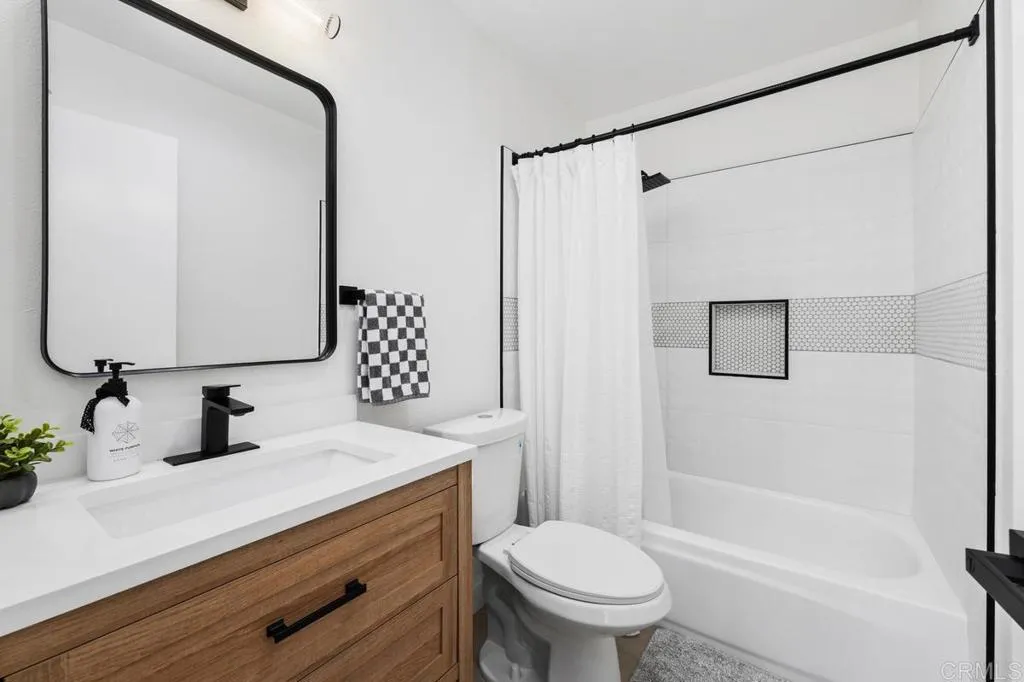 https://cdn.realtyfeed.com/cdn/127/306573890/f38aa455f082de11946eb643035e3213.webp