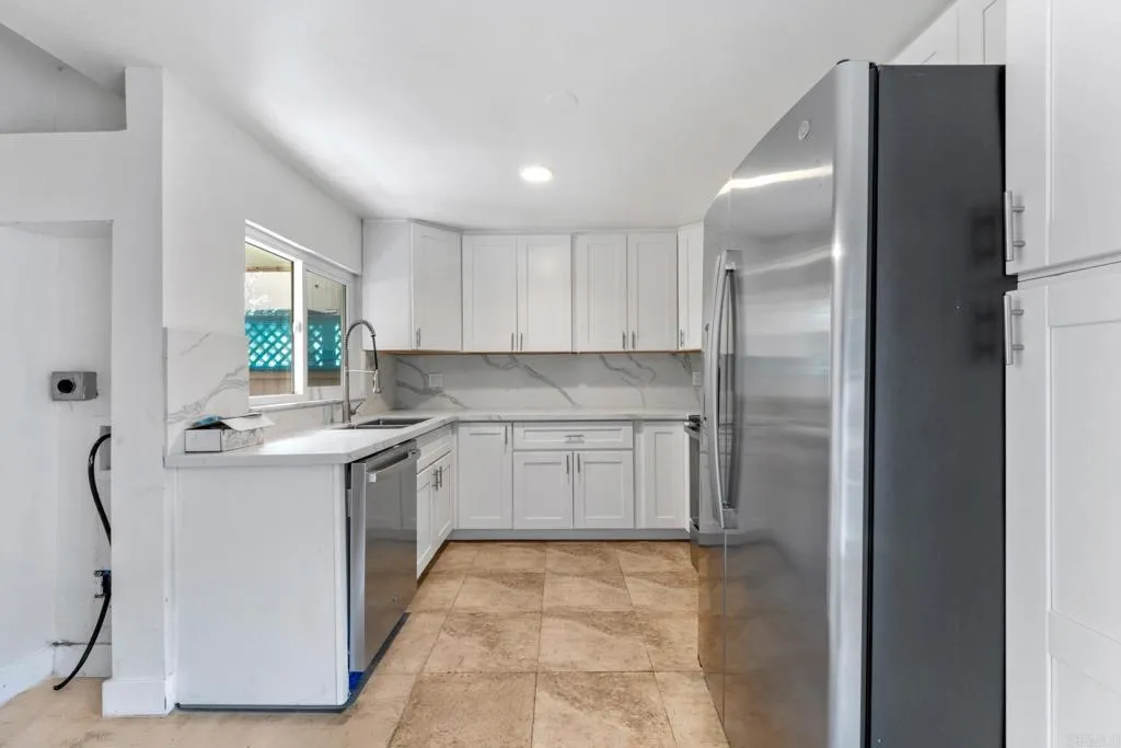 https://cdn.realtyfeed.com/cdn/127/306573965/28f81a7fe4ea61468bc5e4db451c8e85.webp