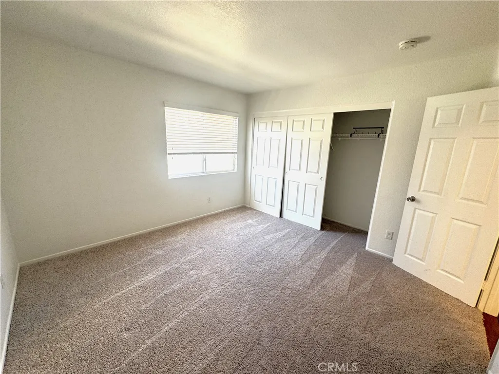 https://cdn.realtyfeed.com/cdn/127/306574039/81fa44b9f7f445afbfd70d200e631114.webp