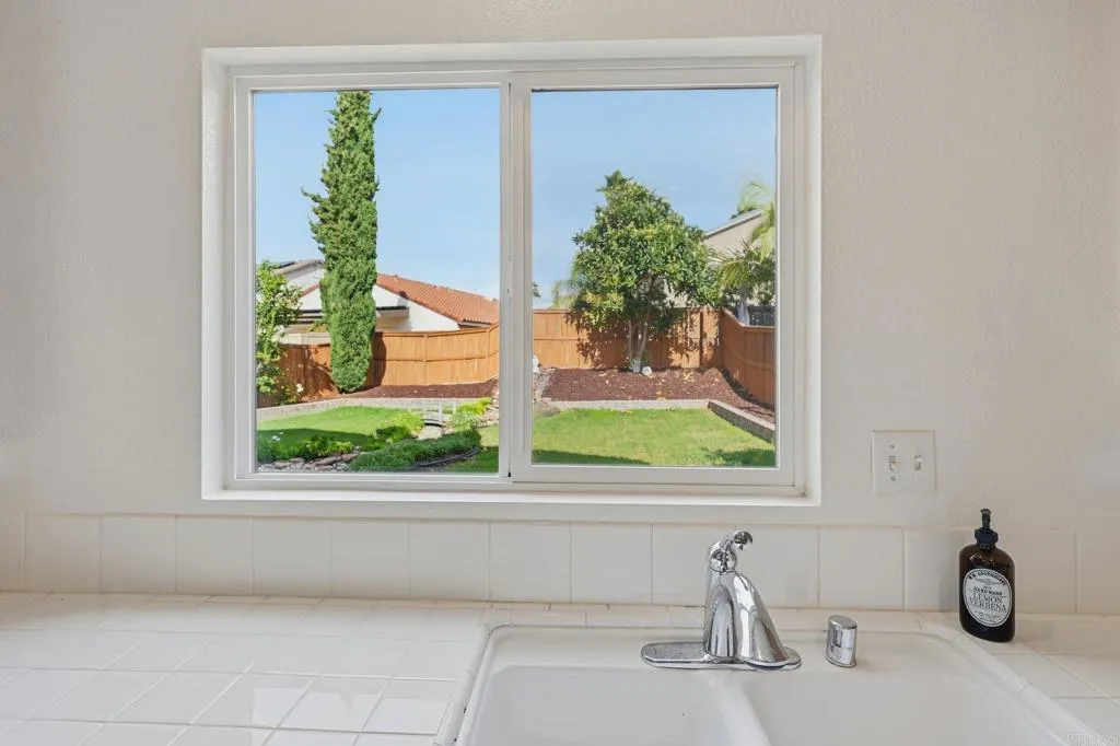 https://cdn.realtyfeed.com/cdn/127/306574113/a1320a929655bb7158037a1a1b7d6ed2.webp