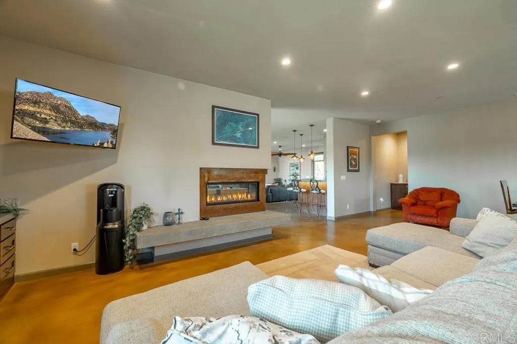 https://cdn.realtyfeed.com/cdn/127/306574158/509f25cc023c96174f9dc6d063a40dc7.webp