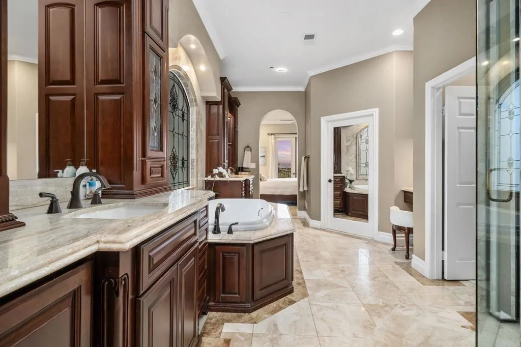 https://cdn.realtyfeed.com/cdn/127/306574175/ed645c93e9de0b64b3d119bdb0f55801.webp