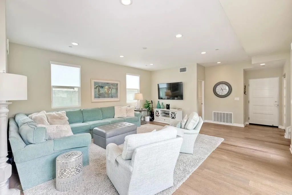 https://cdn.realtyfeed.com/cdn/127/306574224/e15dd0aa3d308f06f7f9c3817212be15.webp