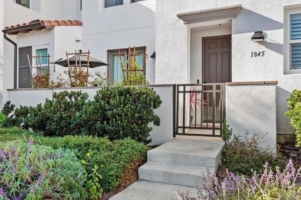 https://cdn.realtyfeed.com/cdn/127/306574269/8c649d69ca598bc18465d14df5c6088a.webp