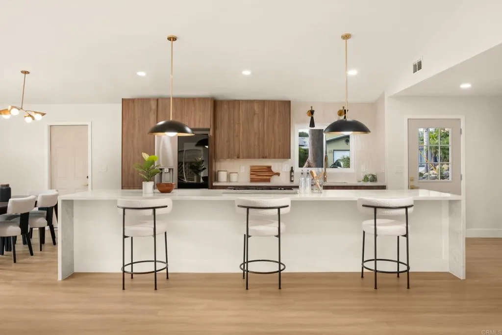 https://cdn.realtyfeed.com/cdn/127/306574276/a100a4ed5cb2777a064bd6e3b4fbad89.webp
