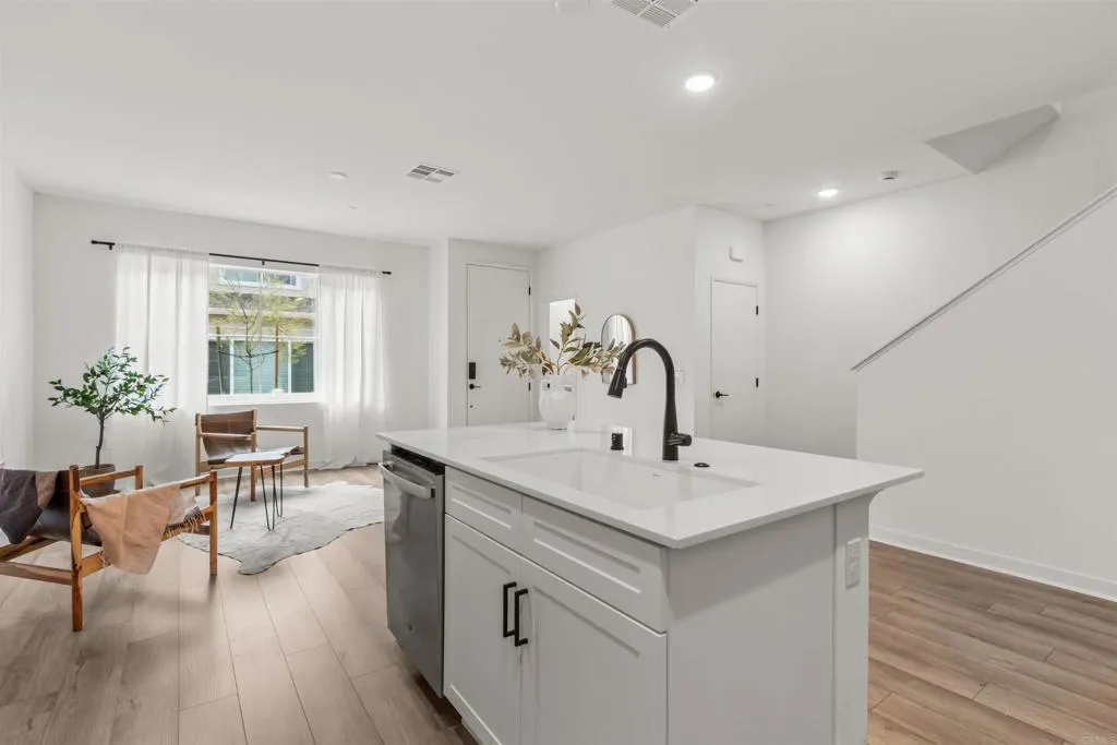 https://cdn.realtyfeed.com/cdn/127/306574304/21b66c6b833c5a5b382224a5f6319e62.webp