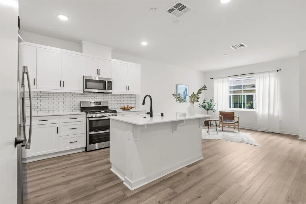 https://cdn.realtyfeed.com/cdn/127/306574304/62b74548081724202a9b6ce6b94576d9.webp