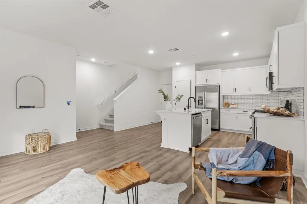 https://cdn.realtyfeed.com/cdn/127/306574304/a9d932f723c169f3f587adab172b0882.webp