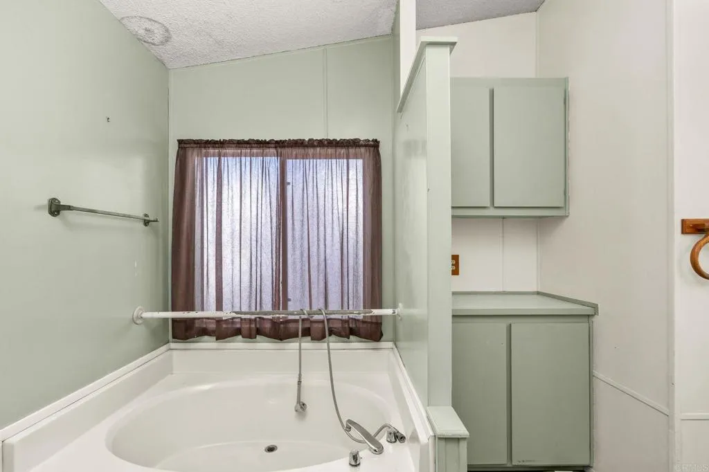 https://cdn.realtyfeed.com/cdn/127/306574326/6553823416b9add714e5a76259db8bc5.webp