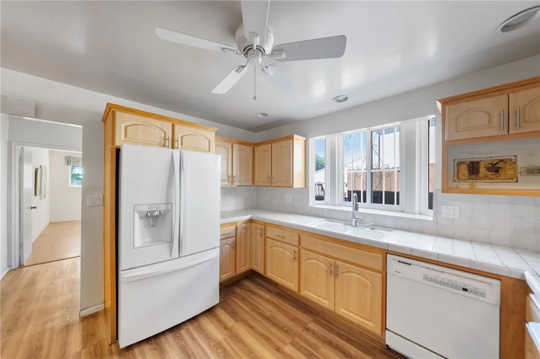 https://cdn.realtyfeed.com/cdn/127/306574612/7411d777f41fcb4292549349186360f4.webp