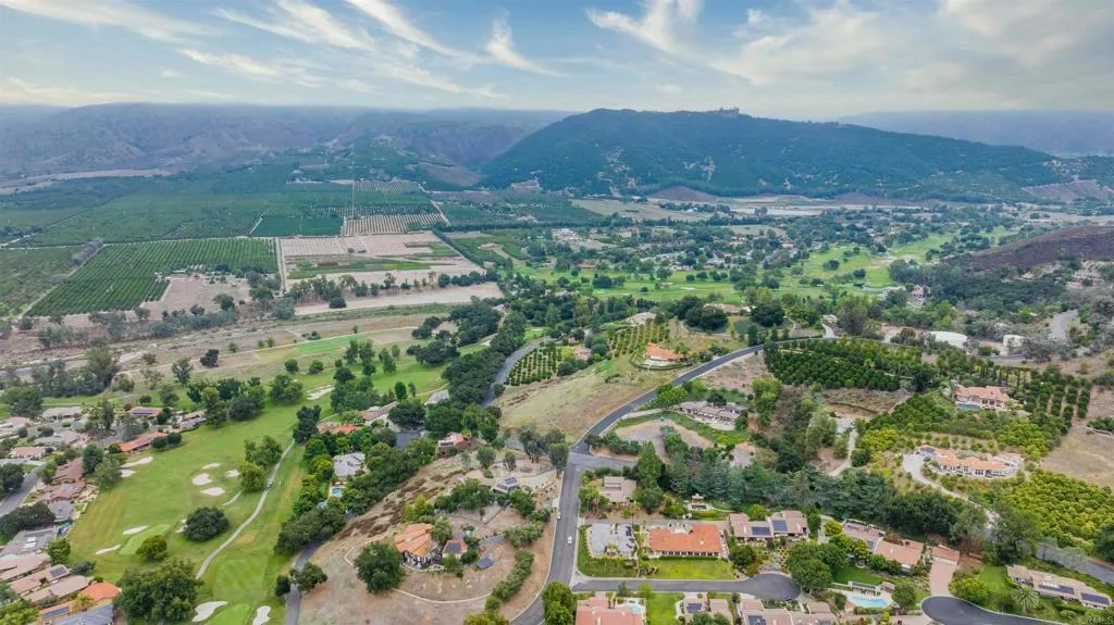 https://cdn.realtyfeed.com/cdn/127/306574658/01e6c18e074fa32f92f2fba14566d95e.webp