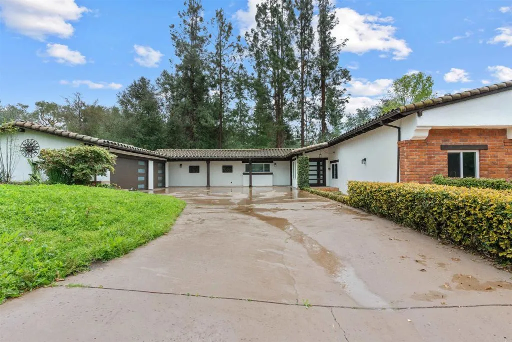 https://cdn.realtyfeed.com/cdn/127/306574658/c8c5cea3b694e048f23e45de1874342d.webp