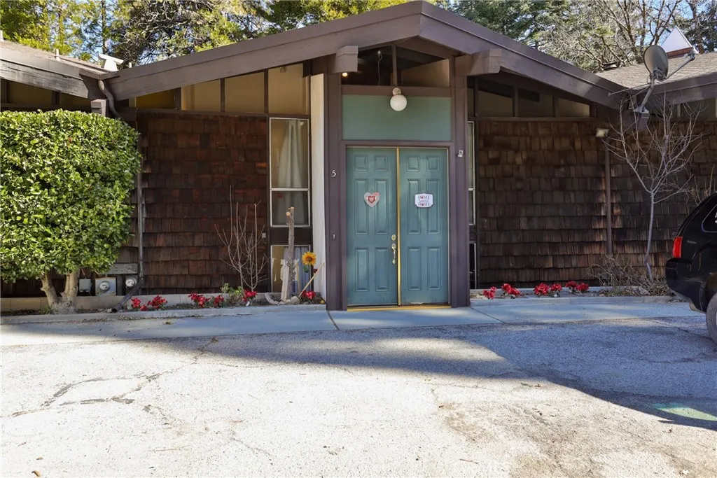 872 Sierra Vista Unit 5, Twin Peaks, CA 92391