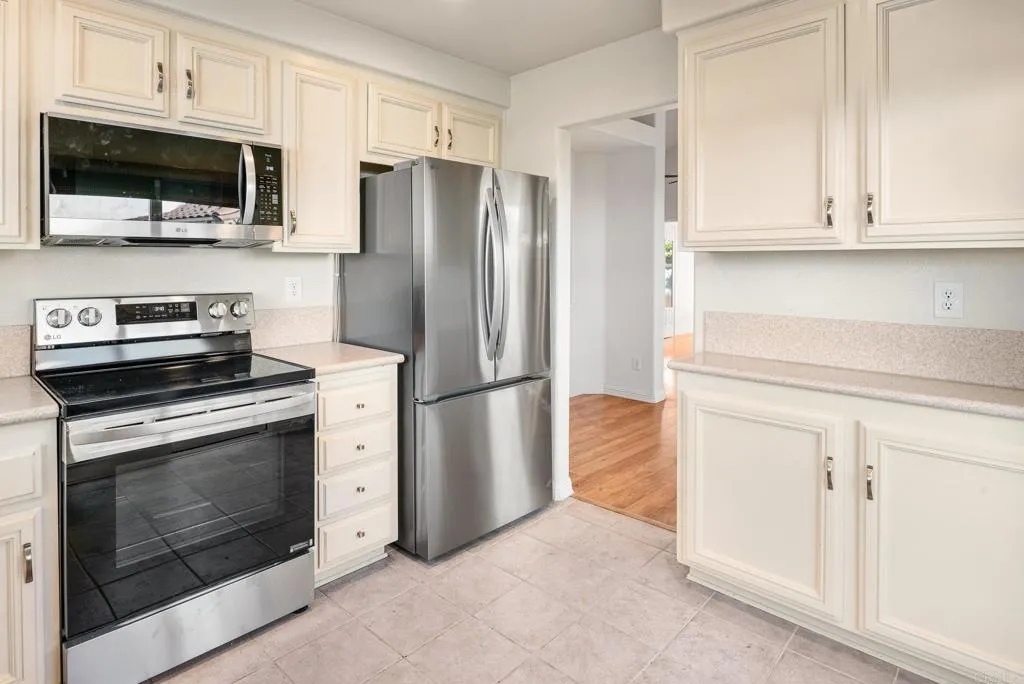 https://cdn.realtyfeed.com/cdn/127/306574790/00e8f5e249120528f897fb62ba48f543.webp
