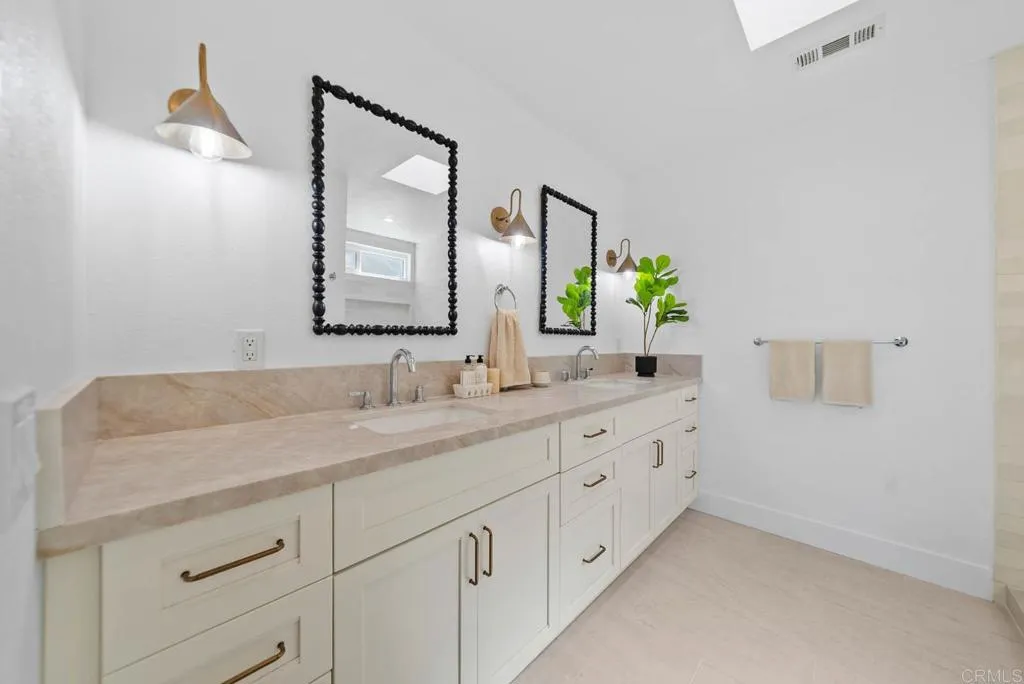 https://cdn.realtyfeed.com/cdn/127/306575095/44d57392e03abf6d0ed3c73acc0ff604.webp