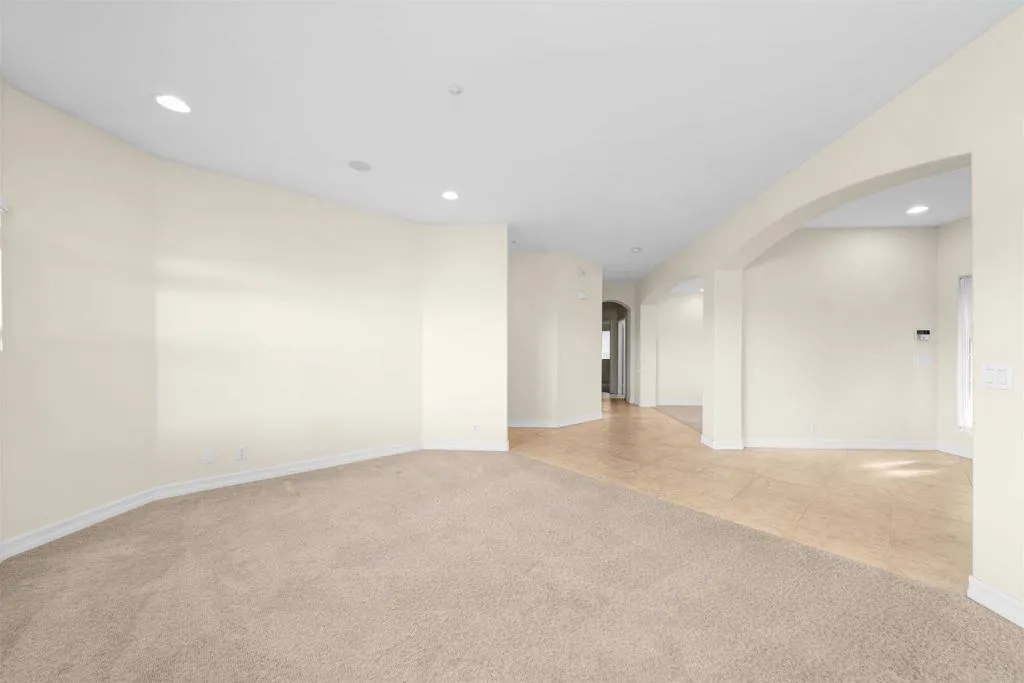 https://cdn.realtyfeed.com/cdn/127/306575232/29b41583013077fab6c86442b9a39077.webp