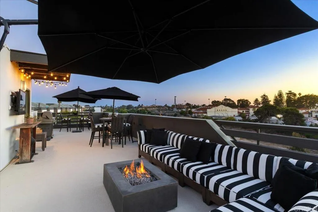 2563 State Street, Carlsbad, CA, 92008