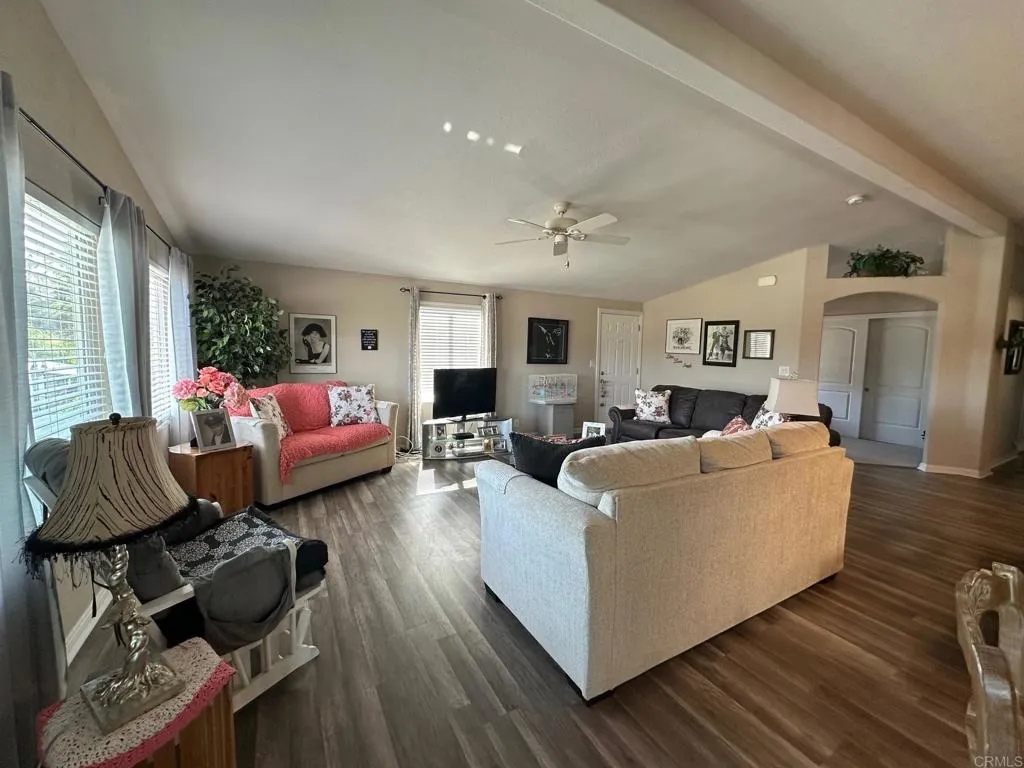 https://cdn.realtyfeed.com/cdn/127/306575393/72eec16fd807d622b292d8ca79c6d939.webp