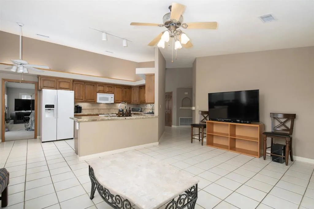https://cdn.realtyfeed.com/cdn/127/306575455/a8a85c60fe420087b25ad27dda3e9f3c.webp