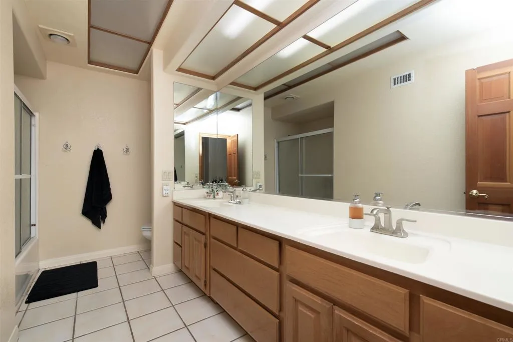 https://cdn.realtyfeed.com/cdn/127/306575455/b8698d893129667359fa4932e57d47c7.webp