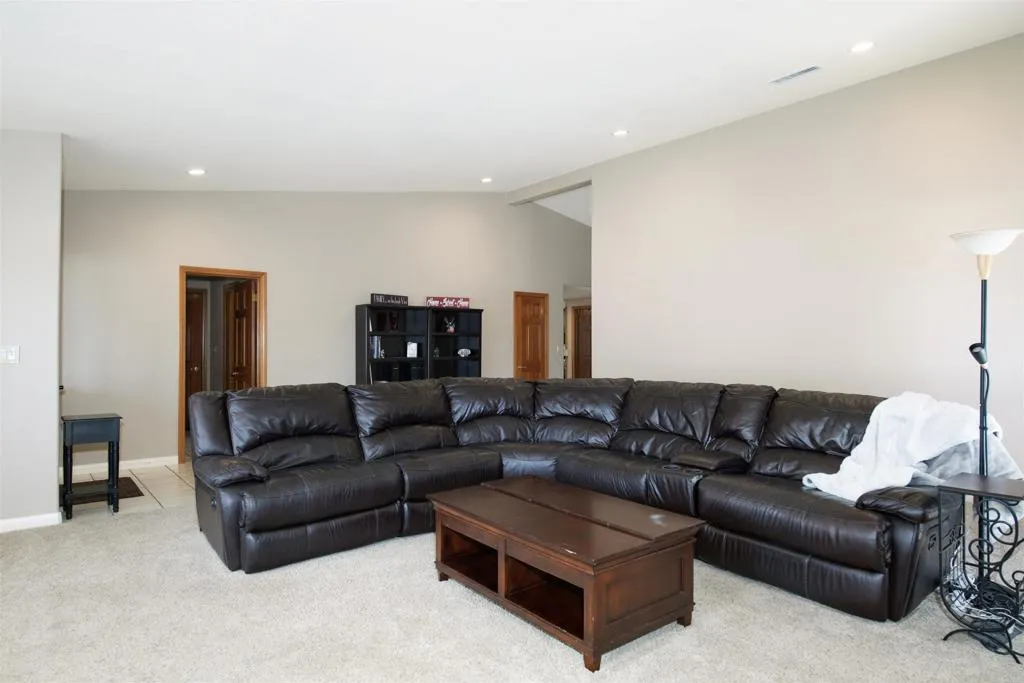 https://cdn.realtyfeed.com/cdn/127/306575455/fc9b0cf3725dcc9ae08a780f08a14ffb.webp